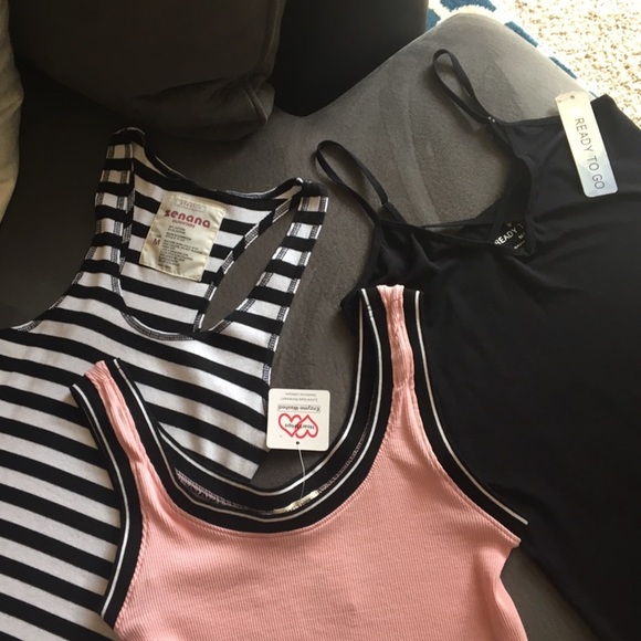 🛍COMBO Circle Of 3 Tank Tops!! - Picture 3 of 10